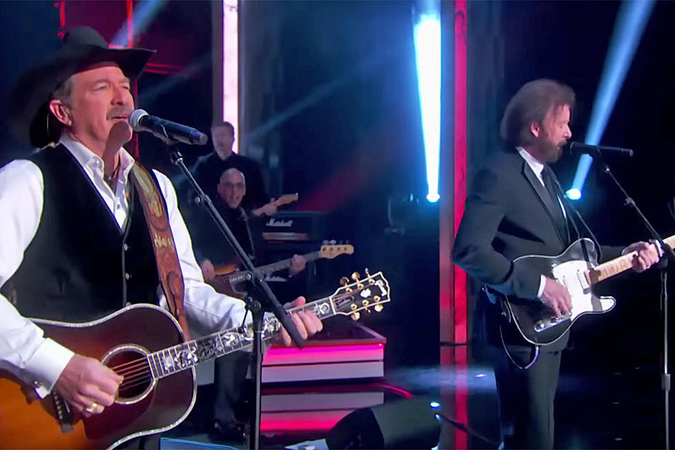 Watch Brooks & Dunn Honor Reba McEntire With ‘Why Haven’t I Heard From You’ at Kennedy Center Honors