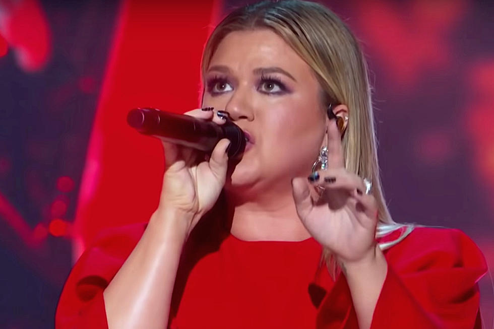 Kelly Clarkson Performs Reba McEntire&#8217;s &#8216;Fancy&#8217; at Kennedy Center Honors