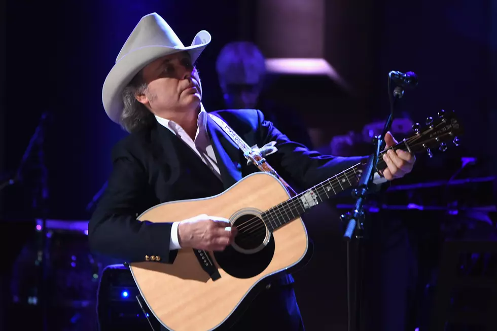 Remember Dwight Yoakam’s Plane Emergency Drama?