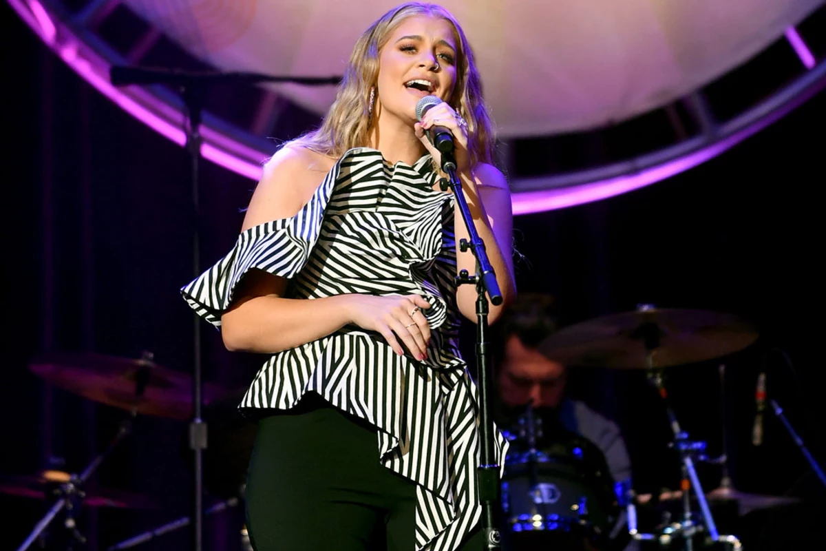 Lauren Alaina Gives Back We All Have Moments In Need