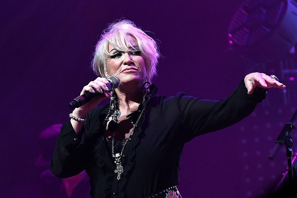 Tanya Tucker’s Got Pink Hair Now — See Her New ‘Do!