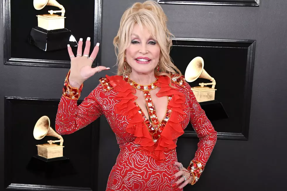Dolly Parton Is All Smiles on 2019 Grammy Awards Red Carpet