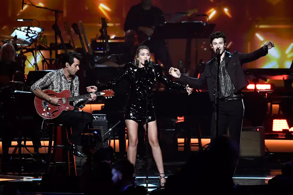 Miley Cyrus Tributes Godmother Dolly Parton With ‘Islands in the Stream’ [Watch]