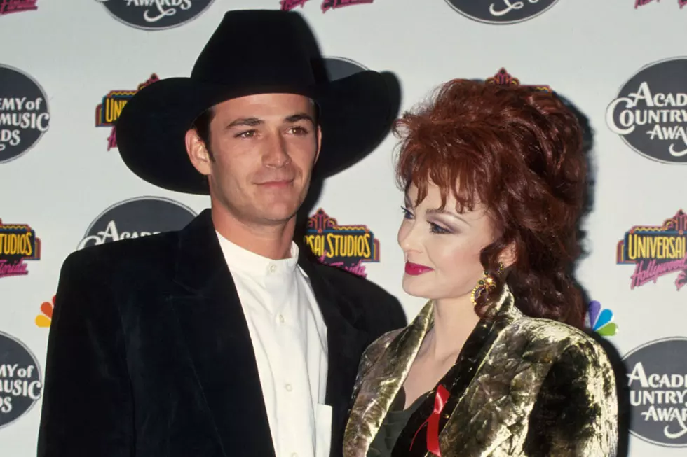 Remember When Luke Perry Presented at the ACM Awards?