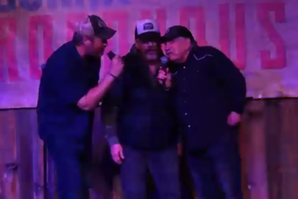 Blake Shelton Joined by Bellamy Brothers to Karaoke Their Classic