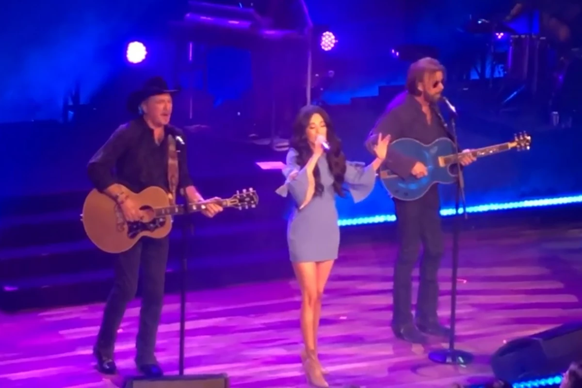 Watch Brooks & Dunn Join Kacey Musgraves Live for 'Neon Moon'
