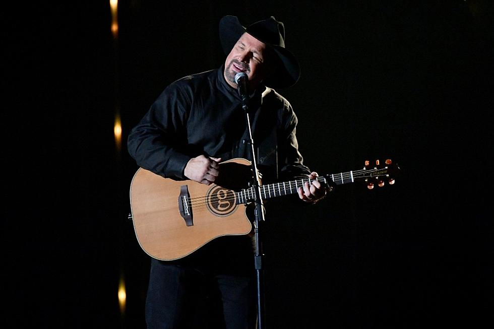 Garth Brooks Is Bringing His Dive Bar Tour to Texas