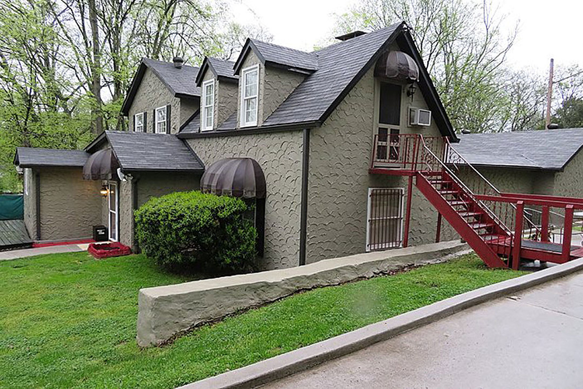 PICS:Dolly Parton's '80s Home Is for Sale Again, But With a Twist1200 x 800