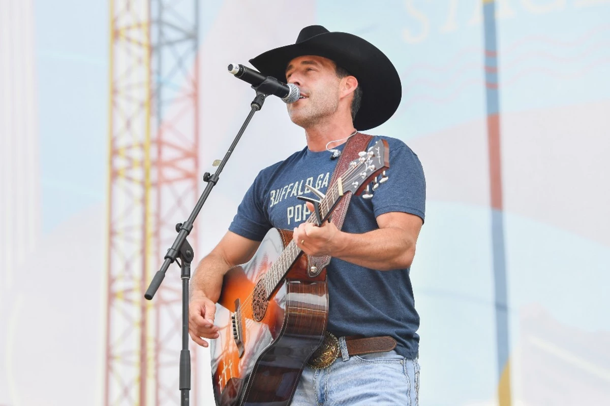 Aaron Watson's 'Red Bandana' Promises 20 New Country Songs