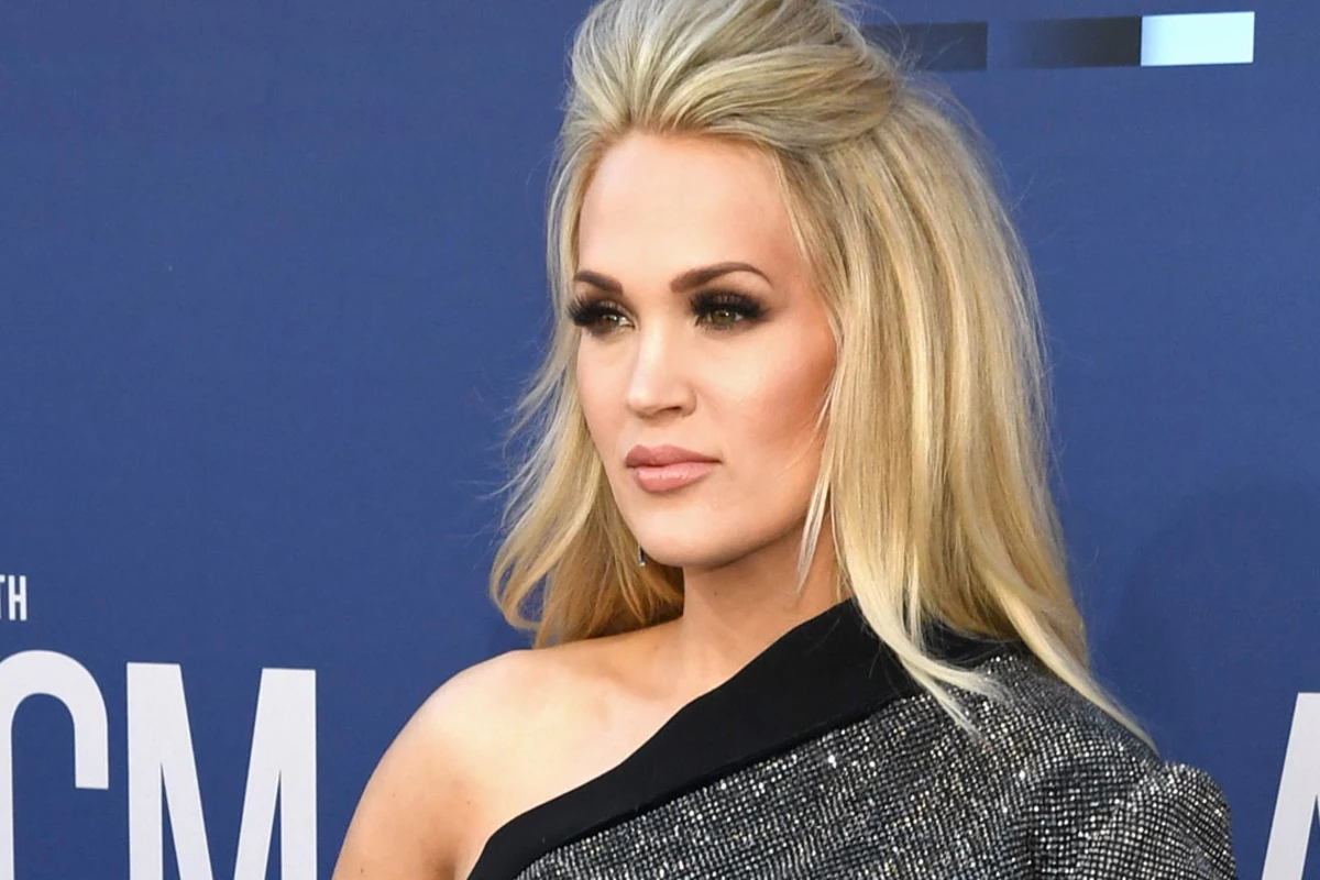 Carrie Underwood shows off fit post-baby body in bikini snap to