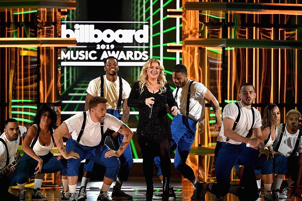 Kelly Clarkson Covers Dan + Shay, Maren Morris During BBMAs Opening Monologue [Watch]