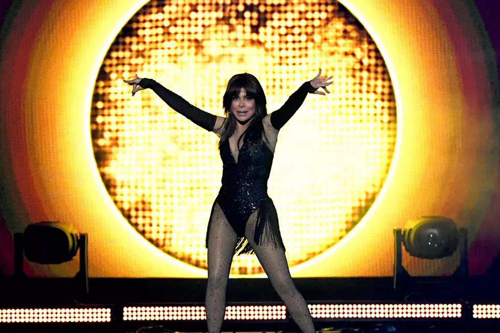 Paula Abdul Injures Julianne Hough During Billboard Music Awards Performance [Watch]