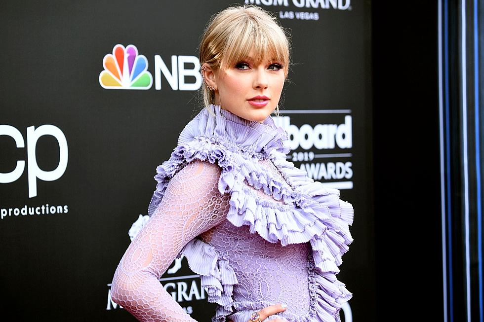 Taylor Swift Walks 2019 Billboard Music Awards Red Carpet