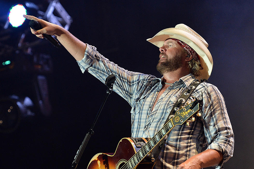 Remember When Toby Keith’s ‘I Love This Bar’ Hit No. 1?
