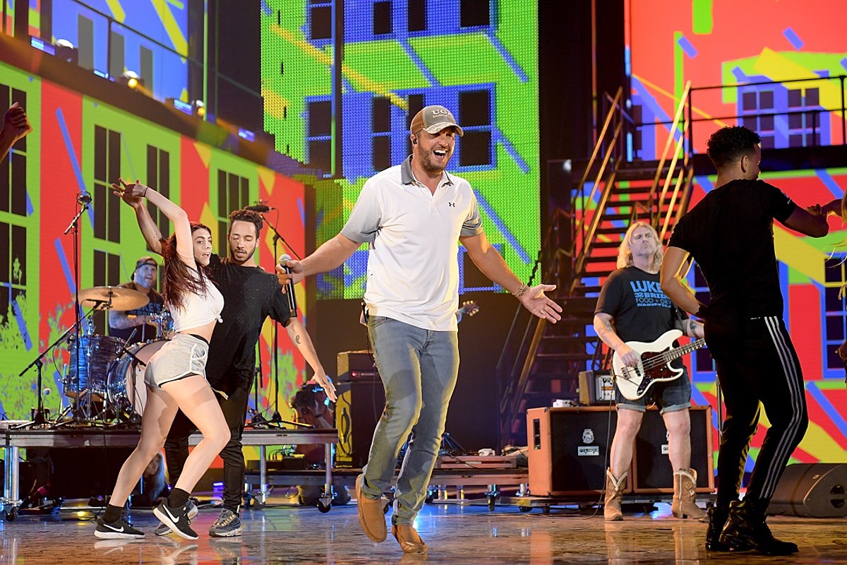 Sneak a Peek at 2019 CMT Music Awards Rehearsals [Pictures]1200 x 800