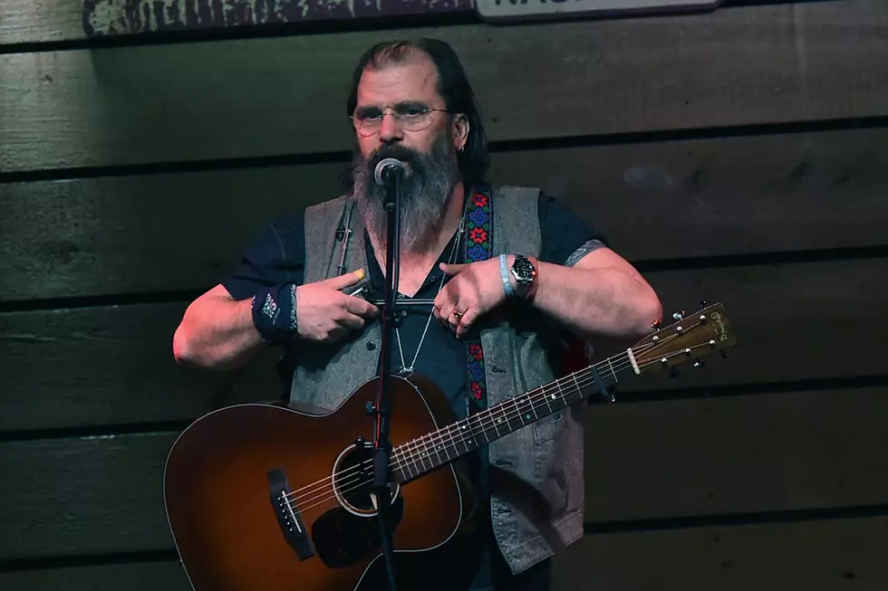 Steve Earle, More Artists Sue Universal Over 2008 Fire