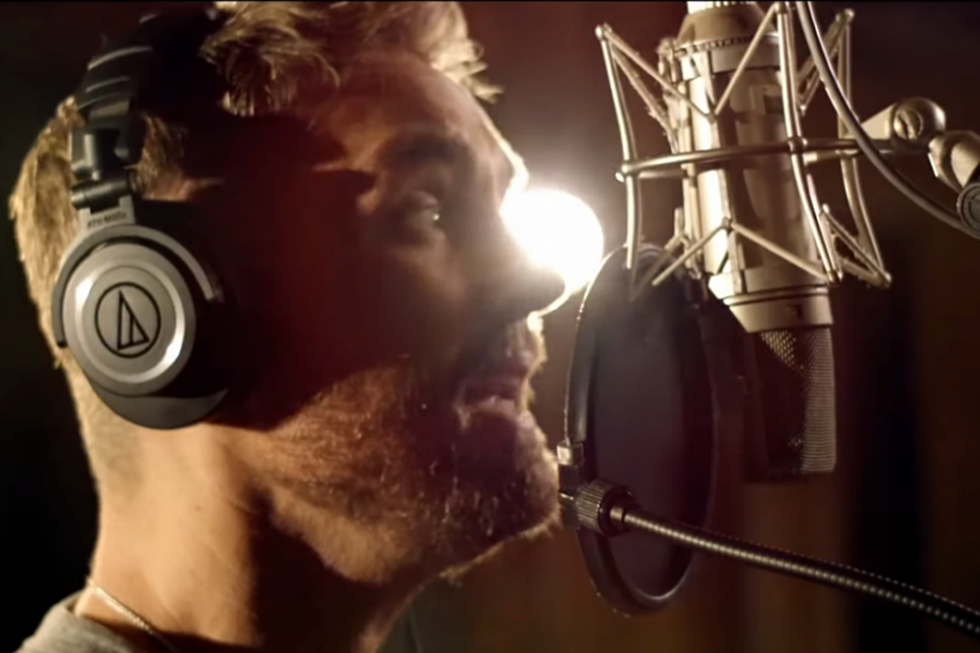 Brett Young Re-Tools ‘Don’t Wanna Write This Song’ for Acoustic Session [Watch]
