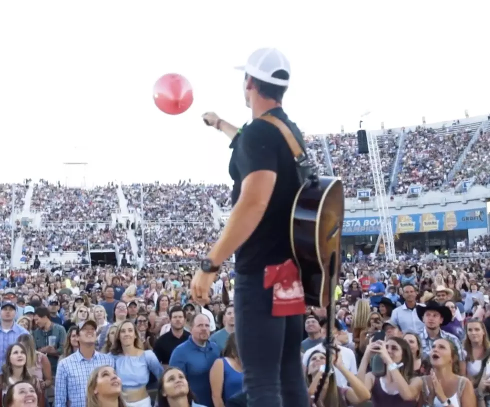 Granger Smith Releases Balloon at Concert for Late Son [Watch]