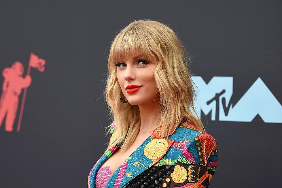 Taylor Swift Gets Political in VMAs Acceptance Speech