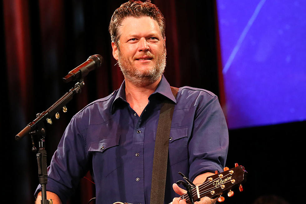 Blake Shelton Makes Live Debut of ‘Hell Right’ During Rainstorm at Gillette Stadium [Watch]