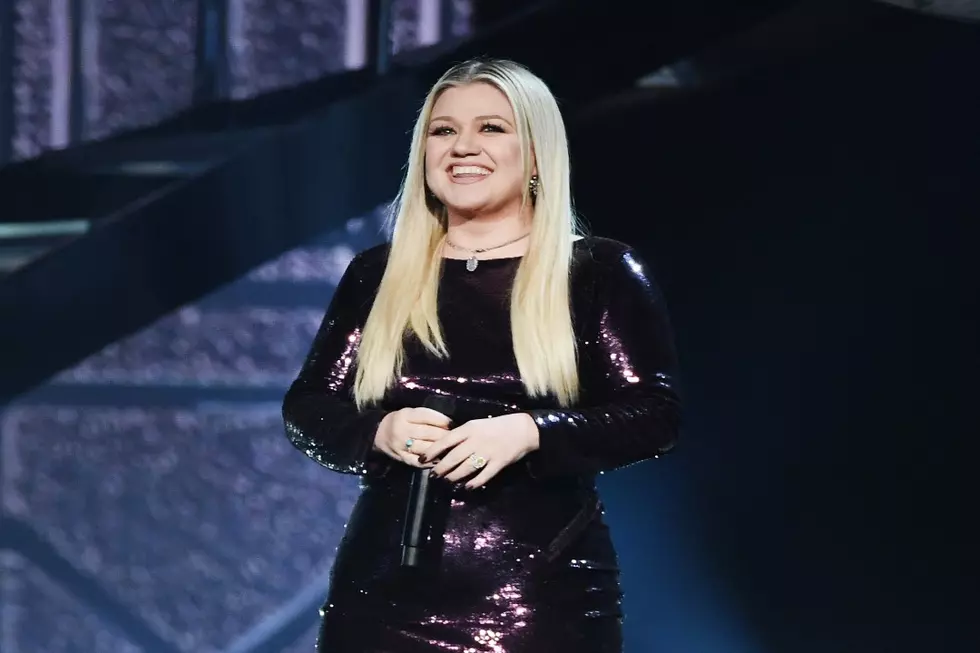 Kelly Clarkson Launches ‘The Kelly Clarkson Show’ With Laughs, Guests