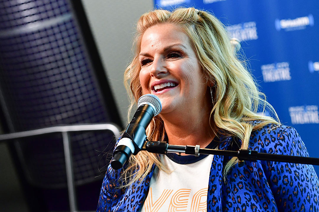 Trisha Yearwood Hosts Luncheon for Breast Cancer Survivors