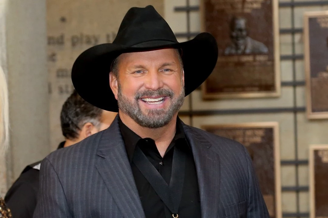 garth brooks black hat