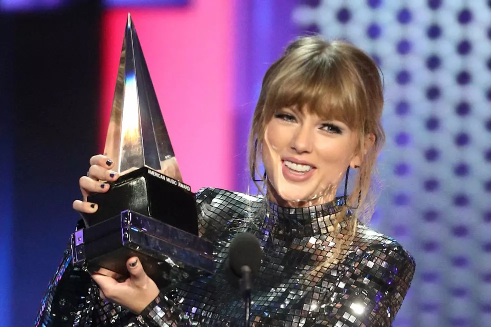 Taylor Swift To Receive Amas Artist Of The Decade Award