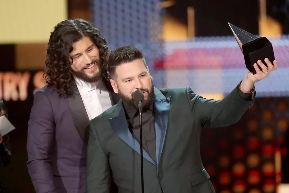 Dan + Shay&#8217;s &#8216;Speechless&#8217; Wins 2019 AMAs Prize for Favorite Song Country