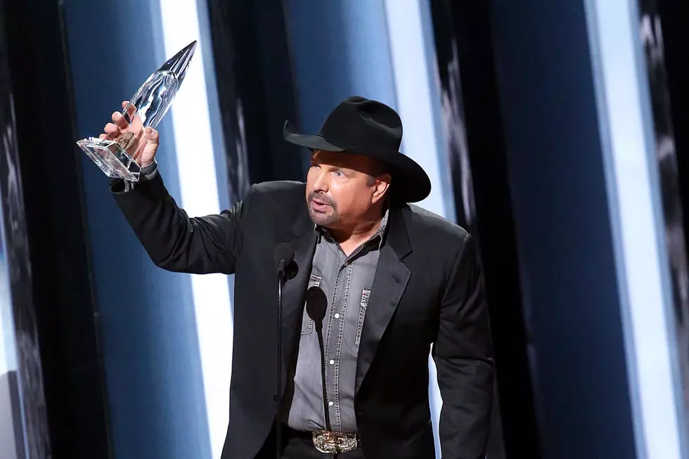 One Tweet Pushed Garth Brooks to Pull His Name Out of the CMA Entertainer of the Year Hat