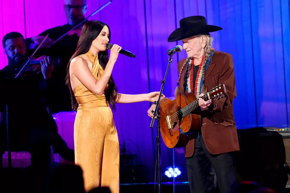 Kacey Musgraves, Willie Nelson Make 'Rainbow Connection' at CMAs