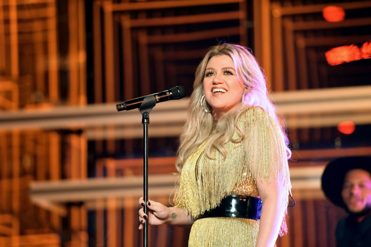 10 Kelly Clarkson Covers That Prove She's a Country Queen