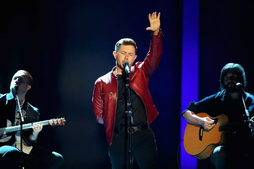 Scotty McCreery's Shines on Acoustic 'In Between' Performance