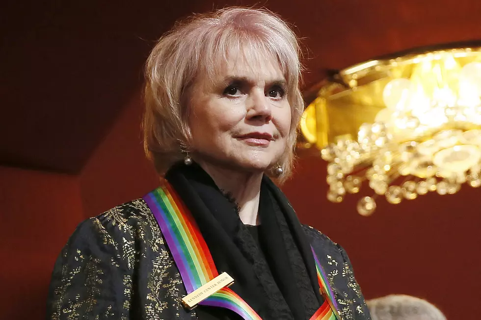 Linda Ronstadt Disses Mike Pompeo During Kennedy Center Honors