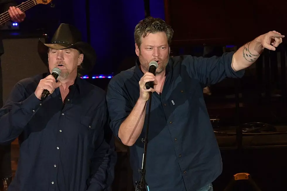 'The Voice': Blake Shelton and Trace Adkins Perform 'Hell Right' 