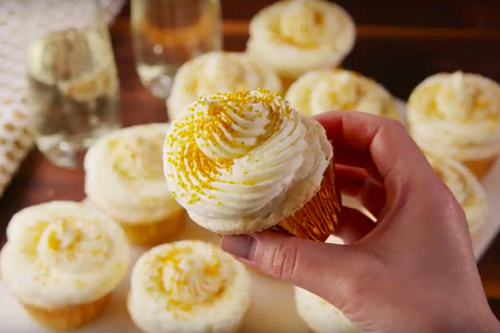 These Champagne Cupcakes Will Help You Ring in the New Year Right