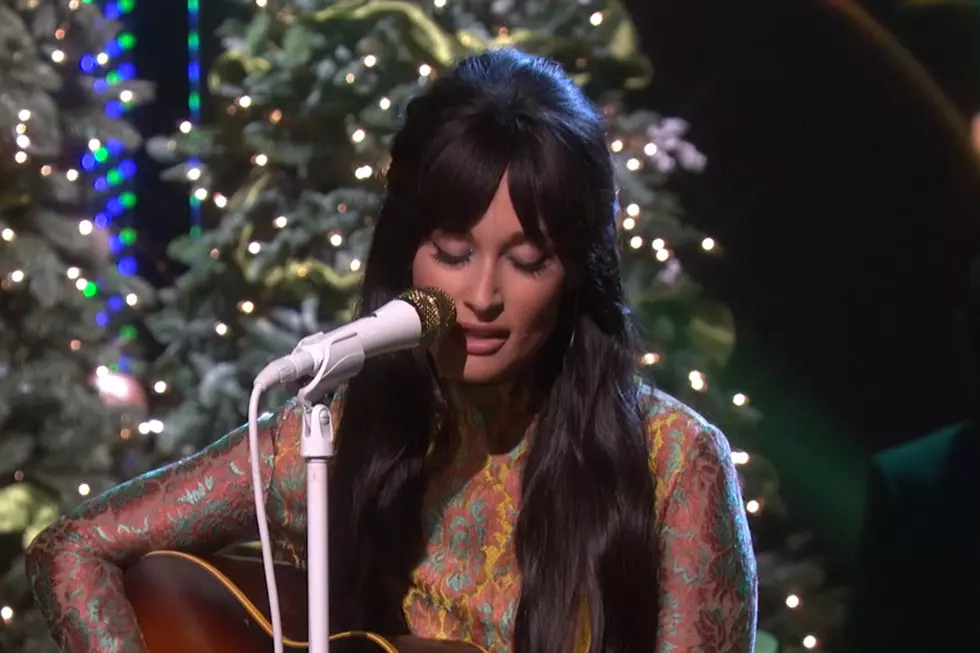 Kacey Musgraves Brings ‘Christmas Makes Me Cry’ to ‘Ellen’ [Watch]