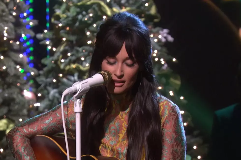 Kacey Musgraves Brings 'Christmas Makes Me Cry' to 'Ellen'