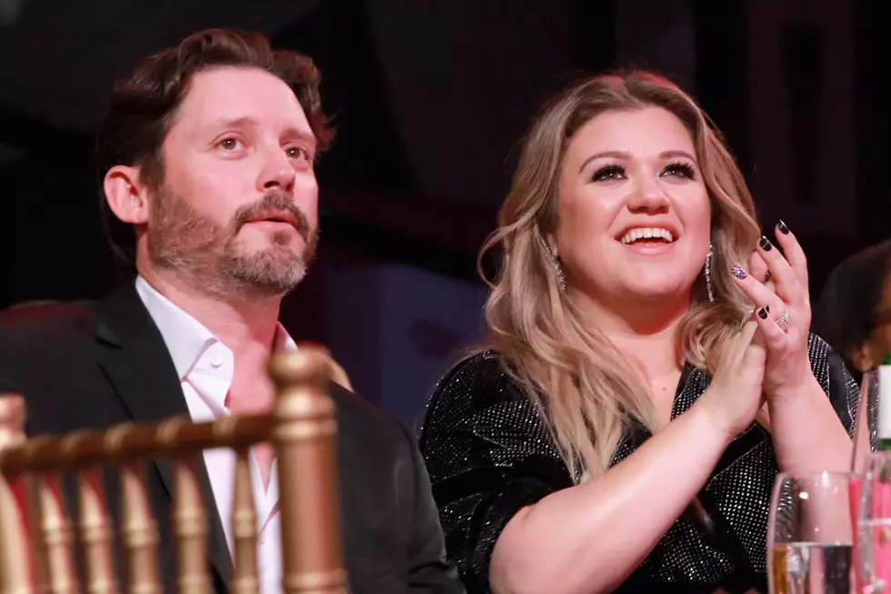 Kelly Clarkson’s Bedroom Confession Has Fans Shook