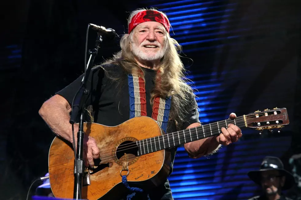 See a Statue of Willie Nelson--Made Out of Hay! 