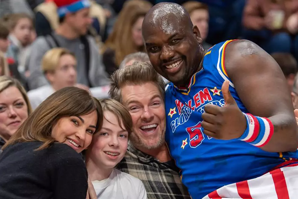 Harlem Globetrotters Surprise Walker Hayes, Joe Don Rooney and Fans in Nashville