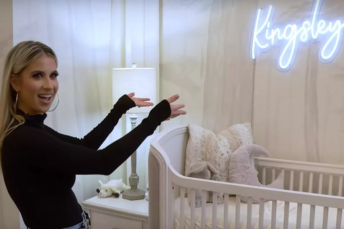 Watch Kane Brown Wife Katelyn Give Tour Of Kingsley S Nursery