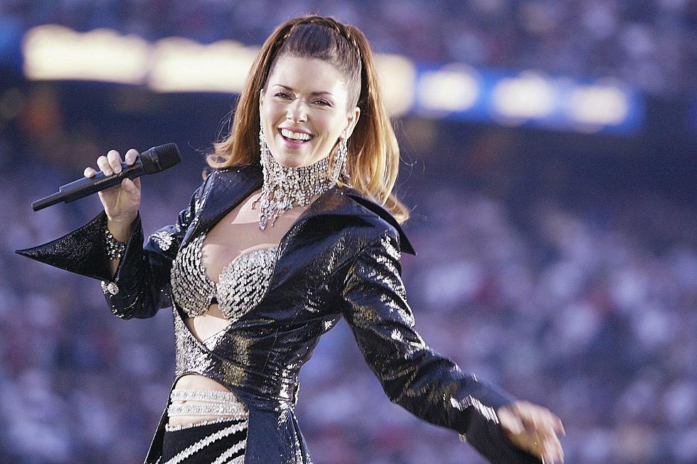 Shania Twain on Hearing Her &#8216;New Voice&#8217; After Throat Surgery: &#8216;It&#8217;s Kind of Sexy&#8217;