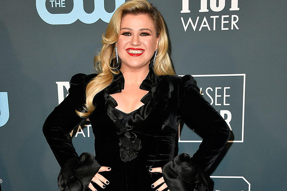 Kelly Clarkson Wins Daytime Emmy, Thanks Estranged Husband &#8216;For Believing in Me&#8217;