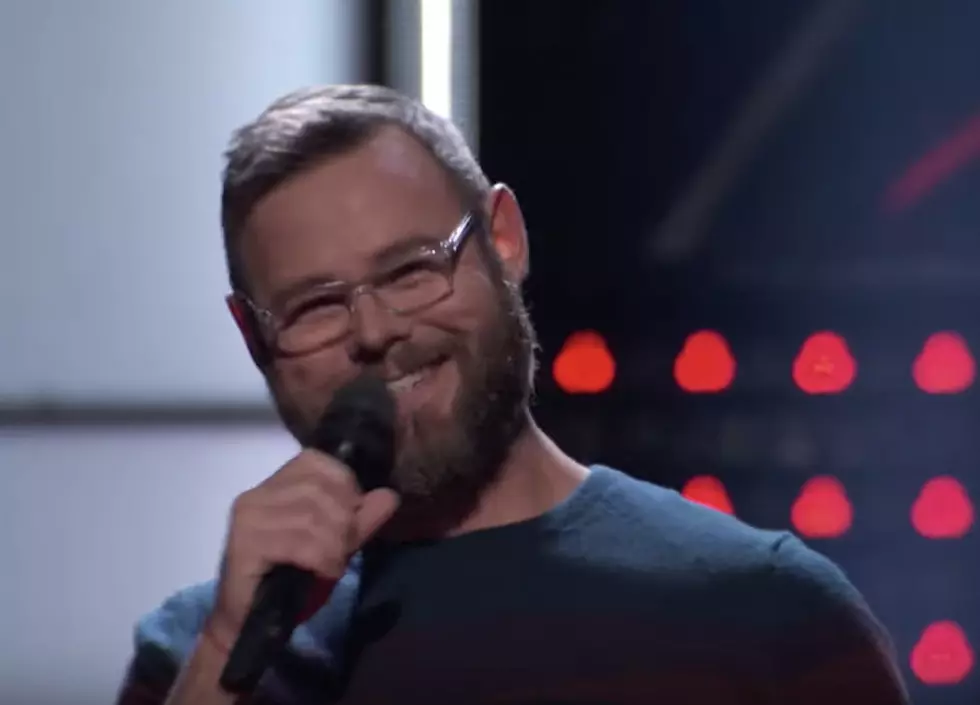 &#8216;The Voice': Raspy-Voiced Pastor Scores Four-Chair Turn, Spurs Holy War Between Coaches