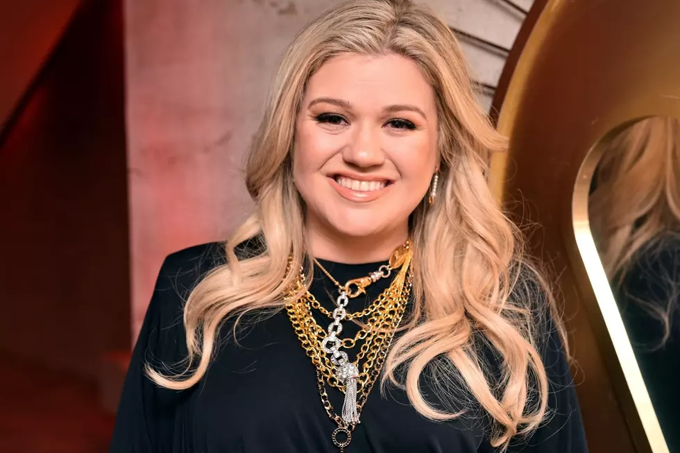 Kelly Clarkson Fills in for Injured Simon Cowell on ‘America’s Got Talent’