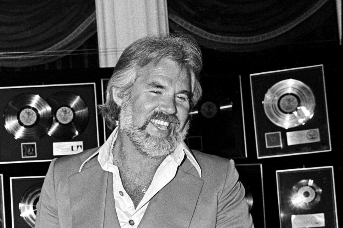 “Biography: Kenny Rogers” Premieres Monday April 13th at 9 PM | A&E