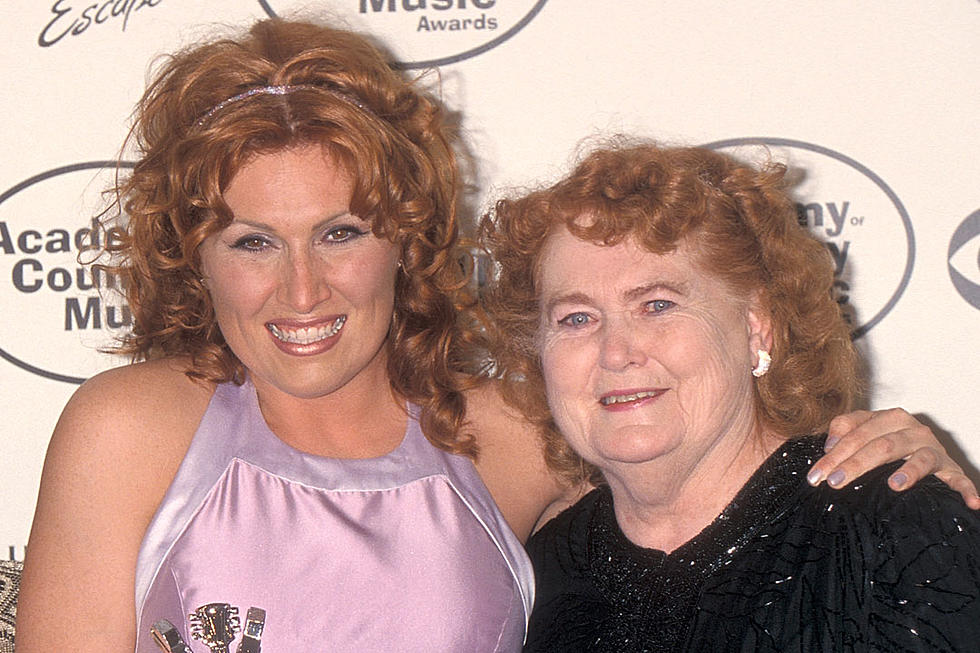 Jo Dee Messina&#8217;s Mom, Mary Messina, Has Died