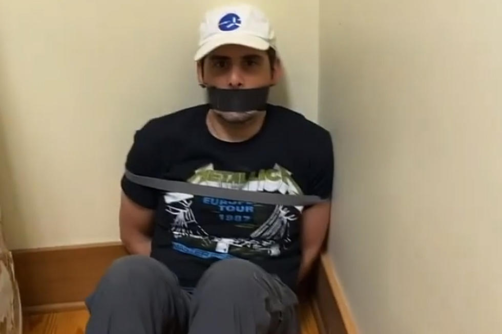 Brad Paisley&#8217;s Wife Takes Drastic Steps to Protect Her Sanity [Watch]