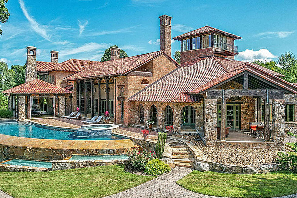 See Inside the 20 Most Spectacular Country Stars&#8217; Mansions in Nashville [Pictures]